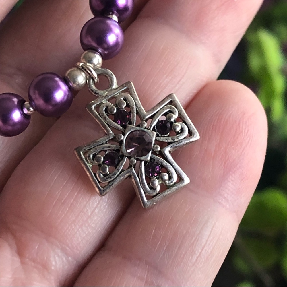 Handcrafted repurpose stone Maltese cross pendant Czech glass Pearl necklace - Picture 8 of 10